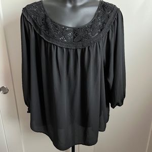 Appliqué collar Blouse
